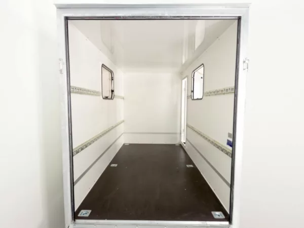 Blyss Kofferanhänger 146x304cm Höhe:180 1,3t|Rampe|Tür|2 Fenster – Bild 7