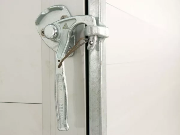 Debon Kofferanhänger C500 164x300cm H:200cm 2,0t|Alu|Polybug|Tür|weiß – Bild 12
