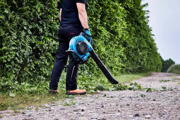 Makita Akku-Laubbläser und -sauger DUB363PT2V mit 2 x 5 Ah Akku und Doppel-Ladegerät - Modell 2025 – Bild 7